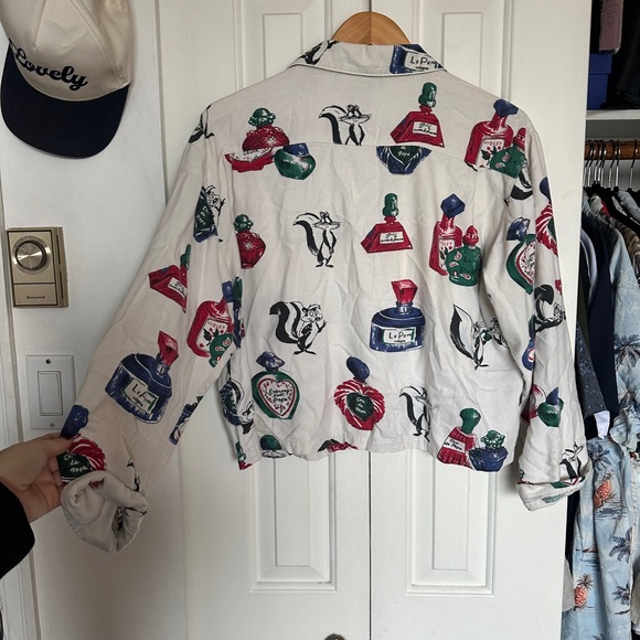 Vintage Warner brothers White Button Down Shirt with Skunk and Perfume Bottle - Picture 2 of 3